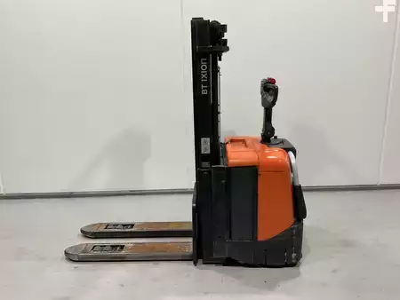 Apilador conductor incorporado 2011  BT SPE 125L (3)