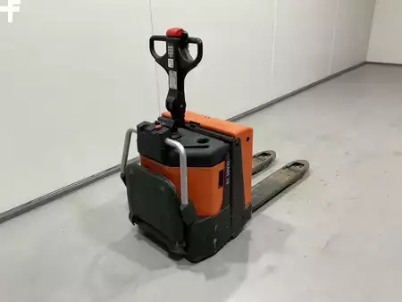 Transpaleta eléctrica 2012  BT LWE 200 (2)