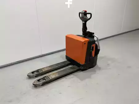 Transpaleta eléctrica 2012  BT LWE 200 (4)