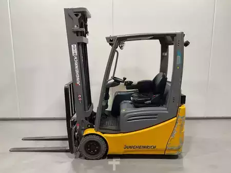 Carrelli elettrici 3 ruote 2020  Jungheinrich EFG 216K (3)