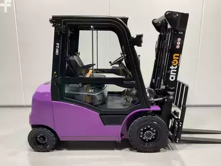 Elektro čtyřkolový VZV 2025  AntOn CBH 2.5 (1)