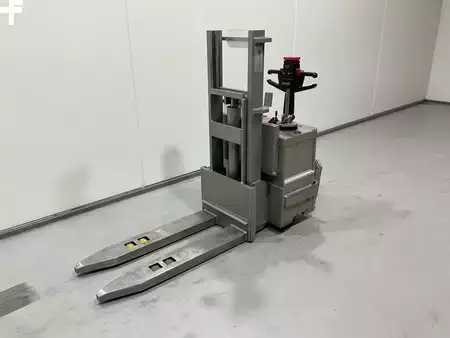 Stapelaars met staplatform 1999  Walsted Truck SBE/SR1500 (4)
