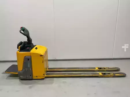 Porta-paletes elétrico 2019  Jungheinrich ERE 225 KP G115 (1)