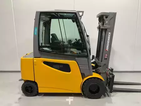 Elektro 4 Rad 2020  Jungheinrich EFG S30 (1)