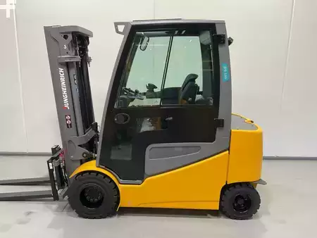 Elektro 4 Rad 2020  Jungheinrich EFG S30 (3)