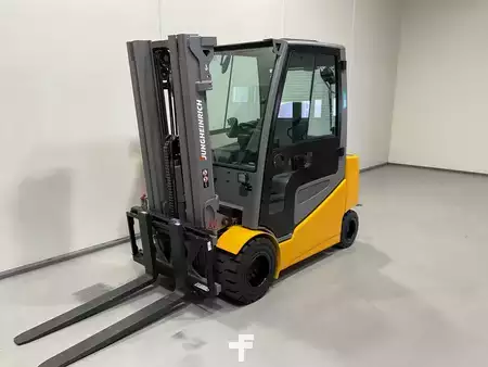 Elektro 4 Rad 2020  Jungheinrich EFG S30 (4)