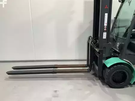 Sähkö - 4 pyör 2019  Mitsubishi FB50-2 (5)