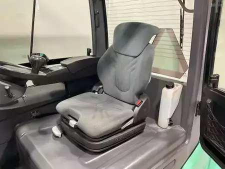 Sähkö - 4 pyör 2019  Mitsubishi FB50-2 (6)
