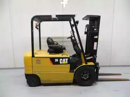 Eléctrico - 4 rodas 2013  CAT Lift Trucks EP35K-PAC (1)