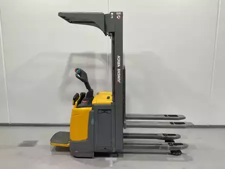 Stackers Stand-on 2018  Jungheinrich ERC 216Z (1)