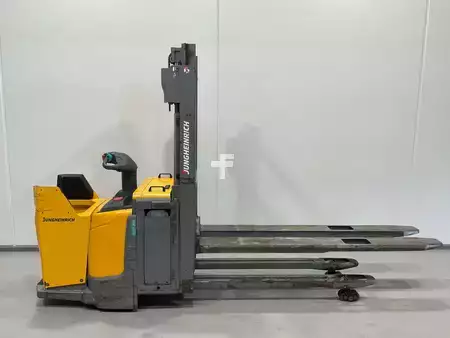 Stackers Stand-on 2018  Jungheinrich ERC 220Z (1)