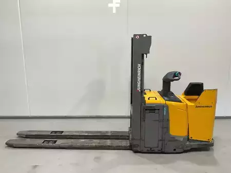 Stackers Stand-on 2018  Jungheinrich ERC 220Z (3)