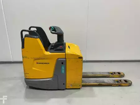 Lavtløftende truck 2019  Jungheinrich ERE 225 (1)