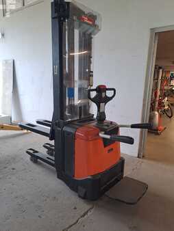 Stackers Stand-on 2007  BT spe160l (1)