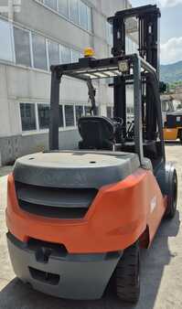 Carrelli elevatori diesel 2015  Toyota 40-8 FD (3)