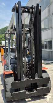 Carrelli elevatori diesel 2015  Toyota 8FD45N (5)