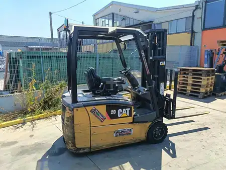 Elektro tříkolové VZV 2016  CAT Lift Trucks EP20PNT  (1)
