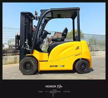 Carrelli elettrici 4 ruote 2022  Hyundai 30B-7A (1)