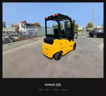 Carrelli elettrici 4 ruote 2022  Hyundai 30B-7A (12)