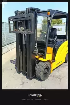 Carrelli elettrici 4 ruote 2022  Hyundai 30B-7A (16)