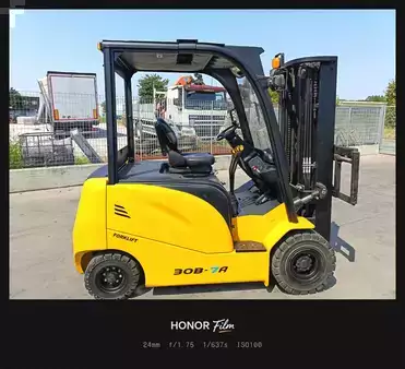 Carrelli elettrici 4 ruote 2022  Hyundai 30B-7A (19)