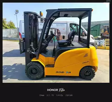 Carrelli elettrici 4 ruote 2022  Hyundai 30B-7A (7)