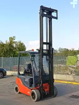 Carrelli elettrici 4 ruote 2021  Toyota 8FBM20T (10)