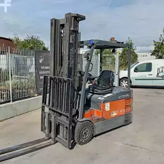 Carrelli elettrici 3 ruote 2003  Toyota 7FBEF18 (1)