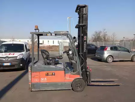 Carrelli elettrici 3 ruote 2003  Toyota 7FBEF18 (15)
