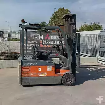 Carrelli elettrici 3 ruote 2003  Toyota 7FBEF18 (5)