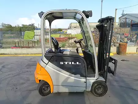 Carrelli elettrici 4 ruote 2006  Still RX 20-16 P (1)