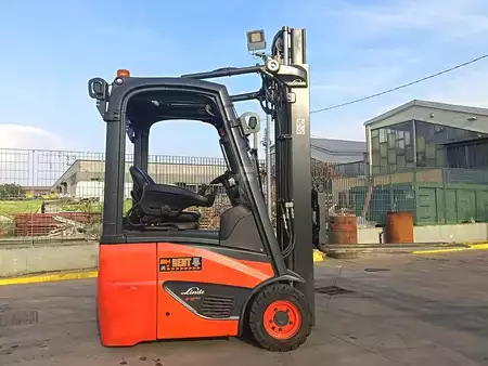 Carrelli elettrici 3 ruote 2023  Linde E 12-02 (9)