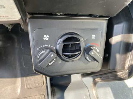 Carrelli elettrici 4 ruote 2017  Toyota 8FBMT25 (15)