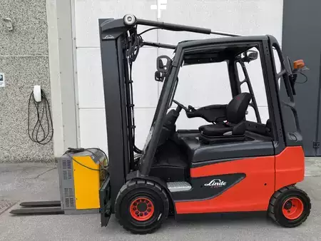 Carrelli elettrici 4 ruote 2021  Linde E25-01 (1)