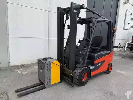 Carrelli elettrici 4 ruote 2021  Linde E25-01 (2)