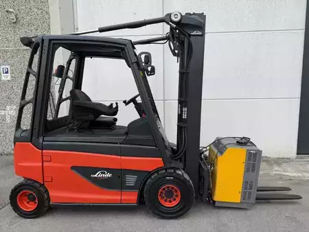 Carrelli elettrici 4 ruote 2021  Linde E25-01 (6)