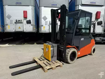 Carrelli elettrici 4 ruote 2020  Toyota 8FBMT50 (2)