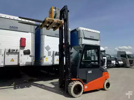 Carrelli elettrici 4 ruote 2020  Toyota 8FBMT50 (9)