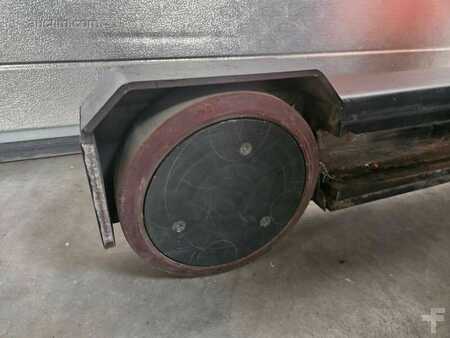 Retraky 2016  Toyota RRE140MC (4)