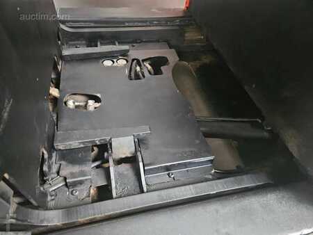 Retraky 2016  Toyota RRE140MC (6)
