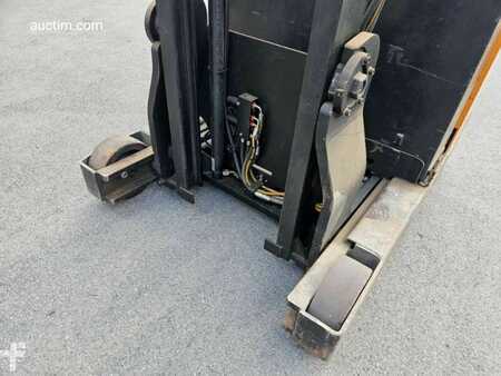 Carrelli retrattili 2010  BT RRE 160 (13)