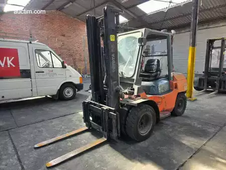 Diesel Forklifts 2005  Toyota 42-7D35 (2)