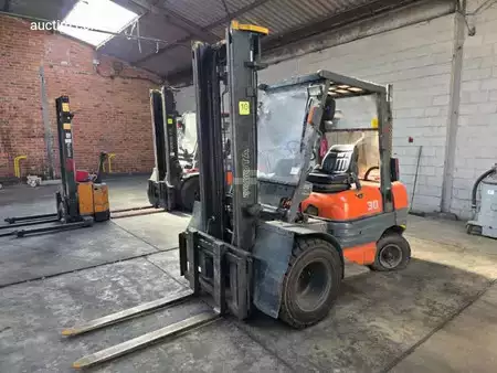 Empilhador diesel 1995  Toyota 02 6FDF 30 (2)