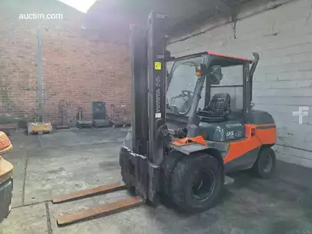 Diesel Forklifts 2008  Toyota 42-7FD40 (2)