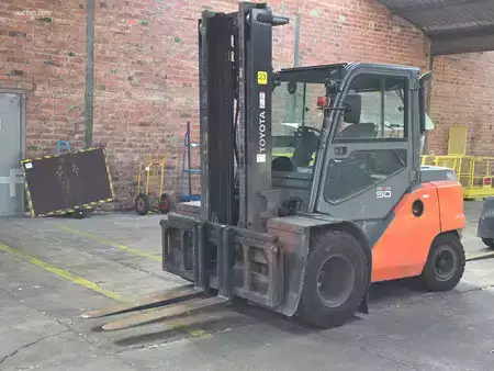 Diesel truck 2017  Toyota Tonero 50 40-8FD45N (1)