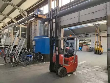 3-wiel elektrische heftrucks 2006  BT C3E100R (1)