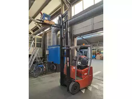 3-wiel elektrische heftrucks 2006  BT C3E100R (3)
