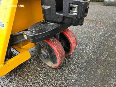 Manual Pallet Jacks - White label (9)