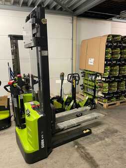 Ruční vysokozdvižný vozík 2023 Clark WS10 (1)