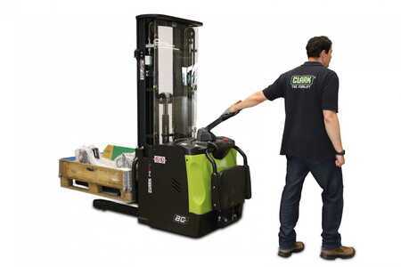 VZV s plošinou pro řidiče 2019 Clark PSX16 (1)